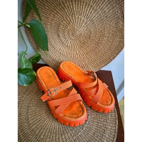 Women’s size 8 orange sandals - Picture 2 of 9